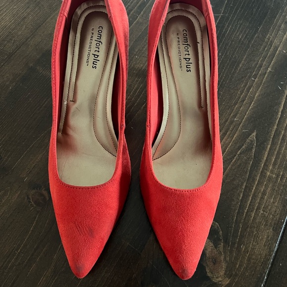 Red pointy toe suede heels Comfort Plus by Predictions - Picture 1 of 7